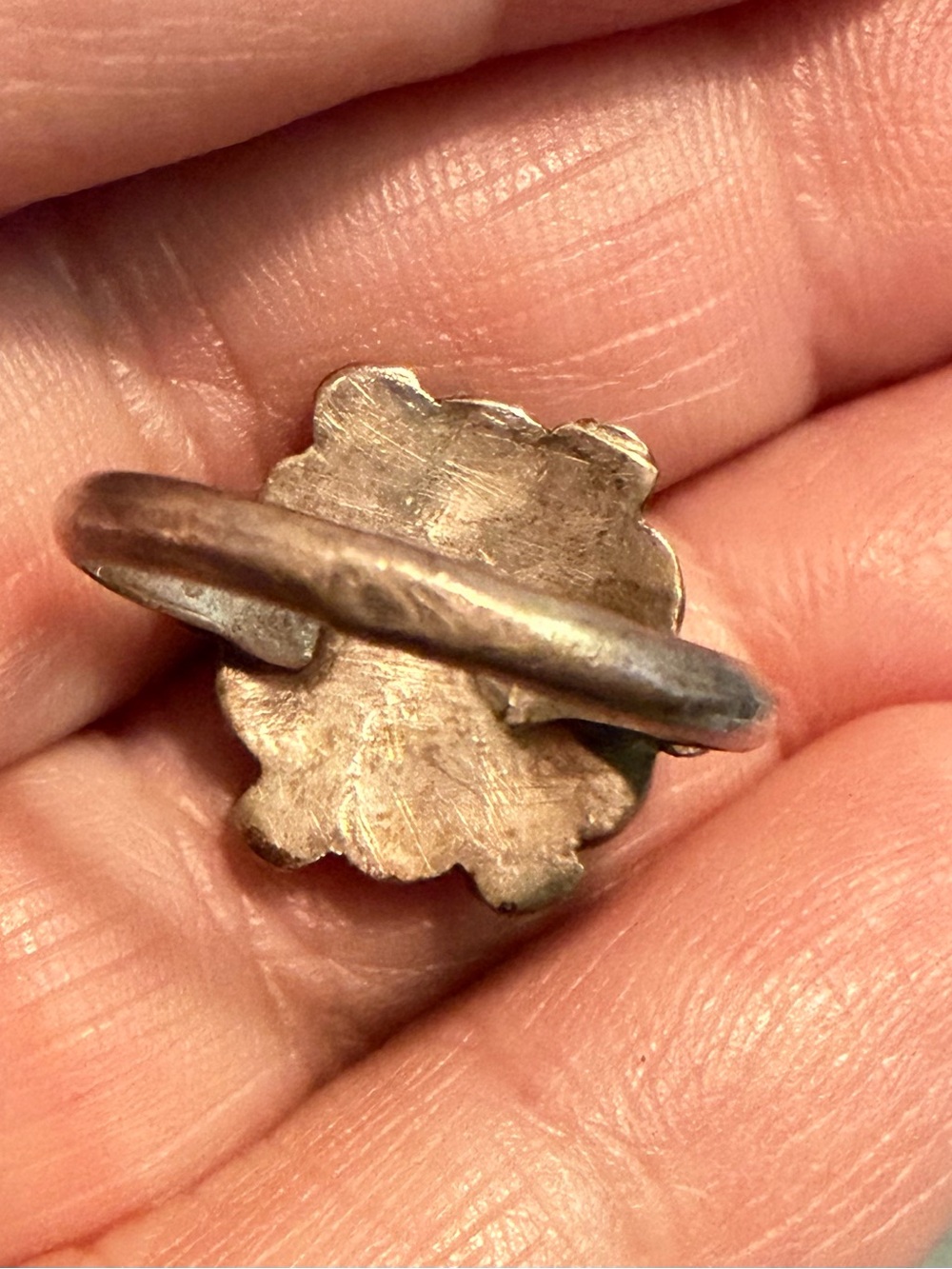 Vintage Zuni Sterling Silver Mother of Pearl & Turquoise Flower Ring - Size 5 - Picture 4 of 7